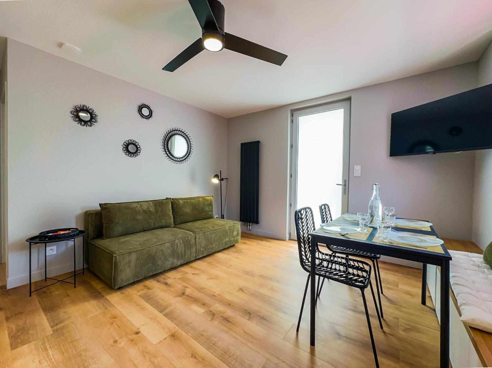 Serenity Suite Vénissieux Kültér fotó